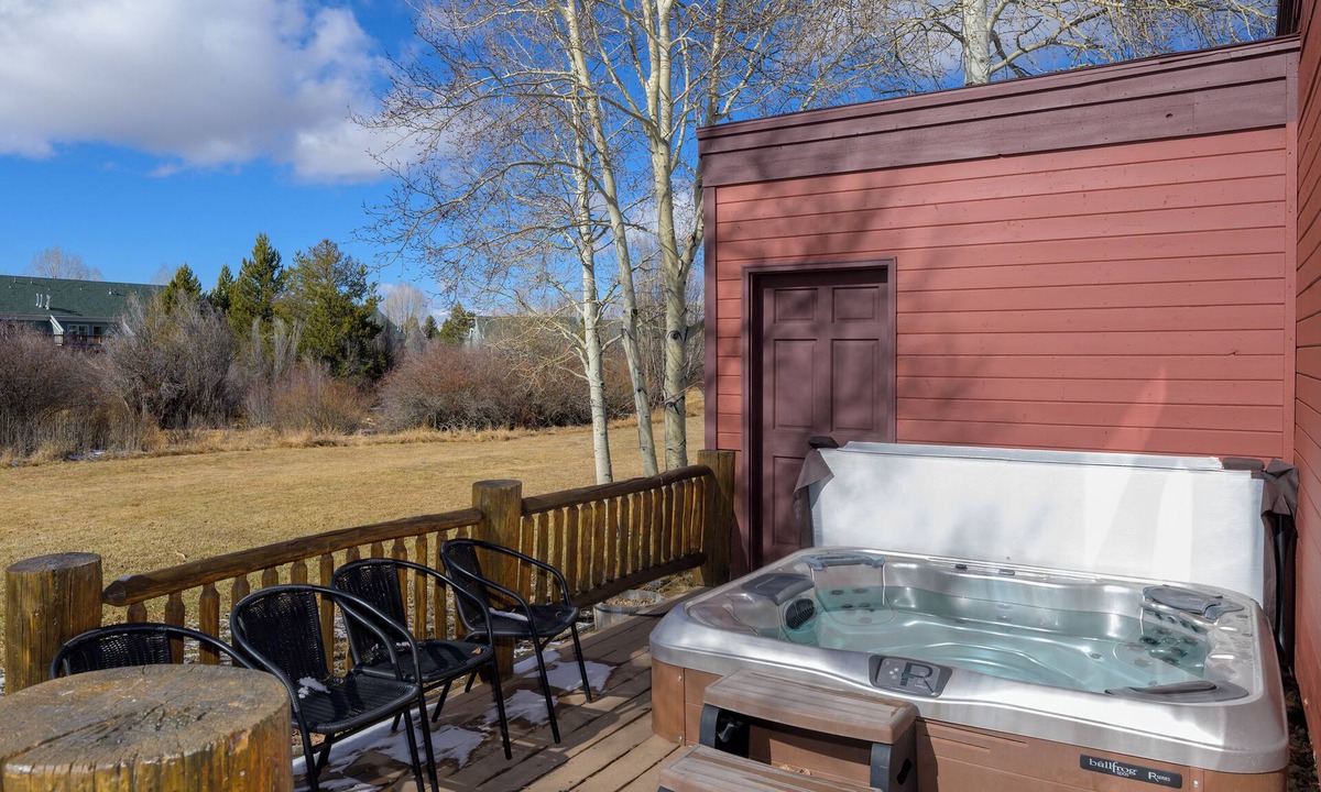 Fraser House | Family & pet friendly 3 bedroom rental w/private hot tub