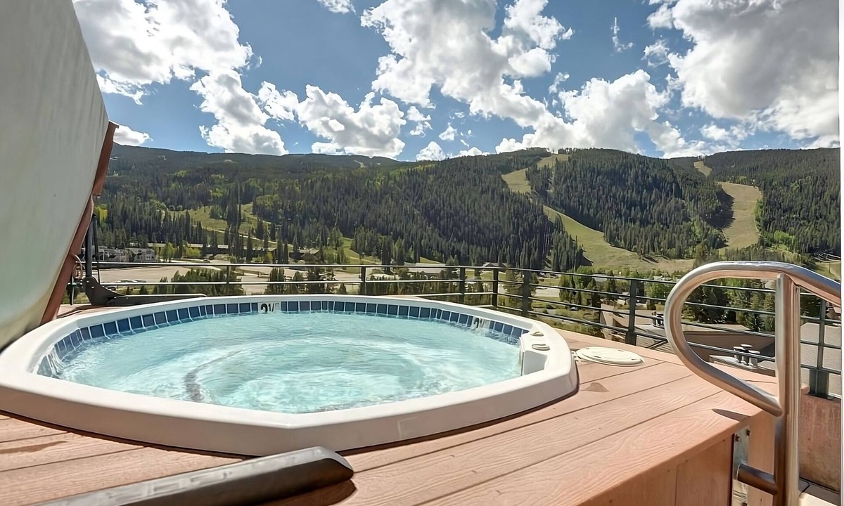 Mountain House Hotel | Family Ski Trip! 3 Pet-friendly Units, Outdoor Jacuzzi, Free Breakfast, Shuttle!