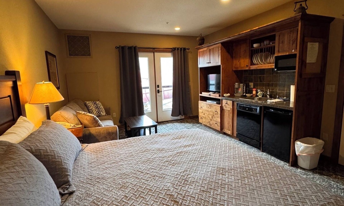 Kellogg Condo | Family Space with spacious en suite listed also