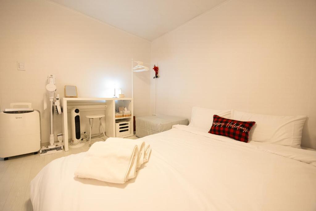 Seowon-dong Apartment | Family trip, Business trip, Long term trip perfect for 3 to 6 guests with Free laundry