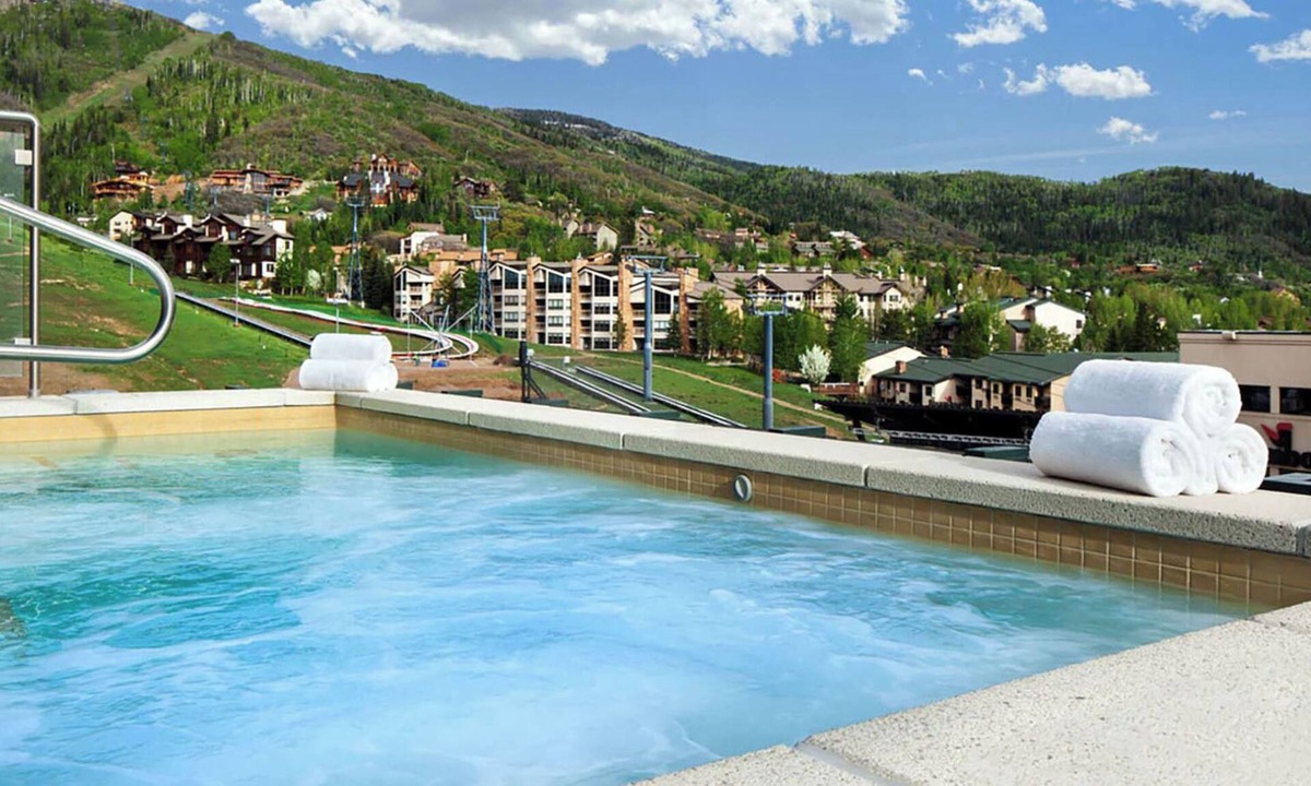 Steamboat Springs Hotel | 𝐅𝐢𝐧𝐝𝐢𝐧𝐠 𝐌𝐞𝐢𝐥𝐢 Ski-In/Out Steamboat Resort. Amenities Included. 3BR