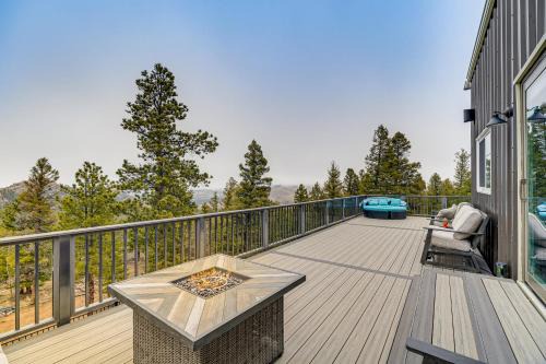 Lake George House | Florissant Home w/Hot Tub, Putting Green & Views!