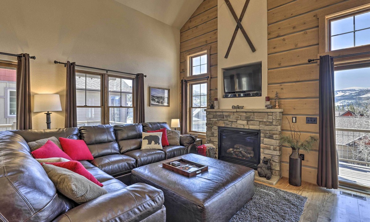 Rendezvous Cabin | Fraser Cabin w/Hot Tub & Mountain Views!