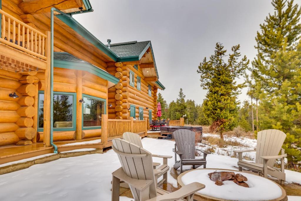 Granby House | Fraser Chalet w/Hot Tub & Mountain Views