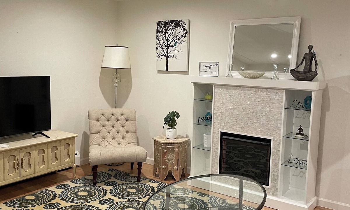 Morse Park House | Freshly remodeled MCM quiet oasis near parks, restaurants & shopping