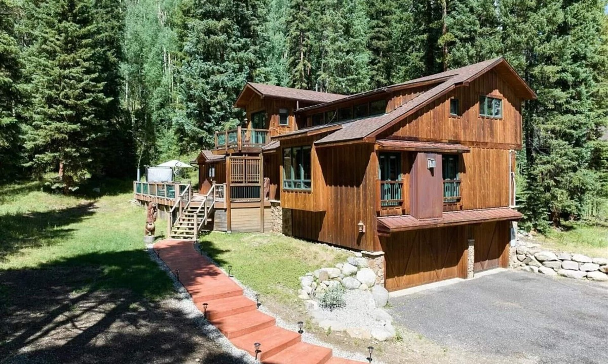 Sunny Slope House | Freshly Remodeled, Serene Getaway! Apres Hot Tub! Just minutes from Breck