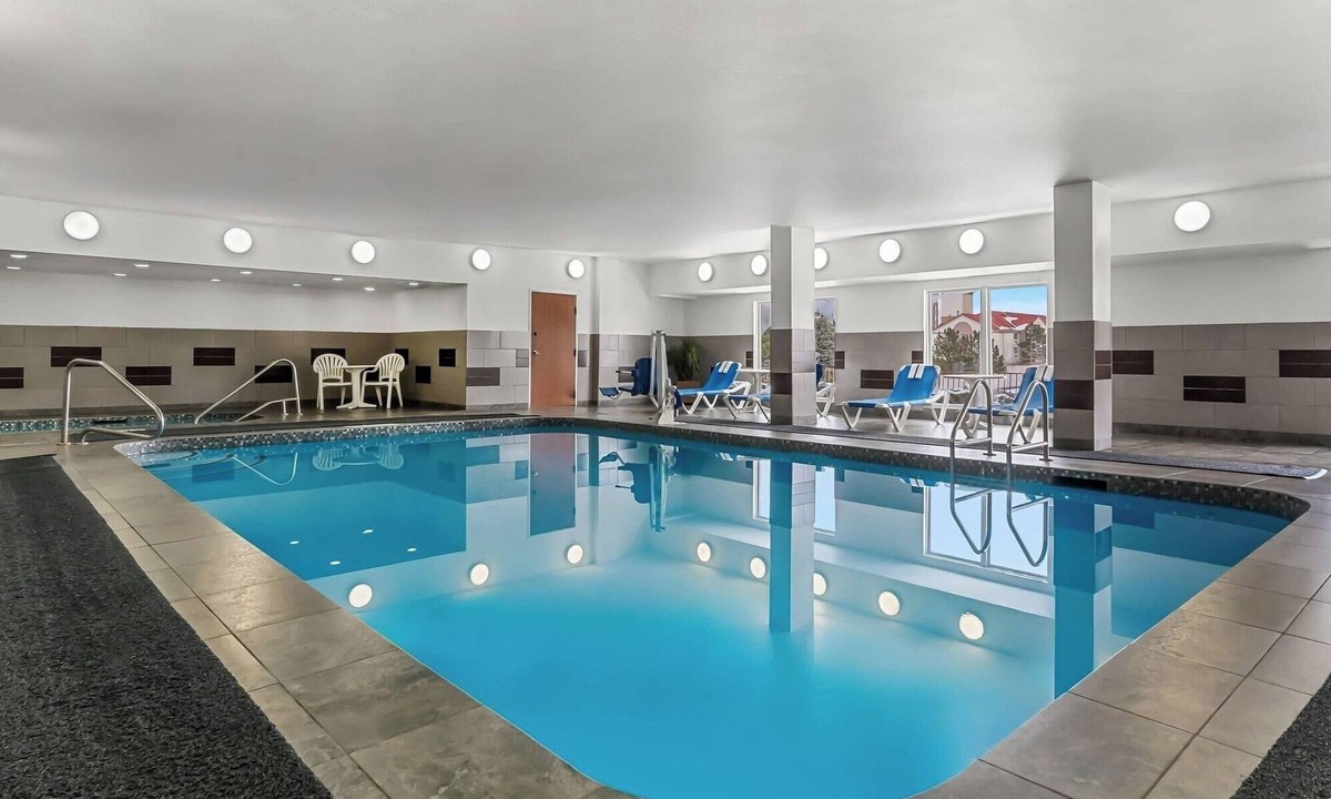 Englewood Hotel | Fun and Relaxing Suites Close to Denver Tech, Trails, Shopping & Entertainment