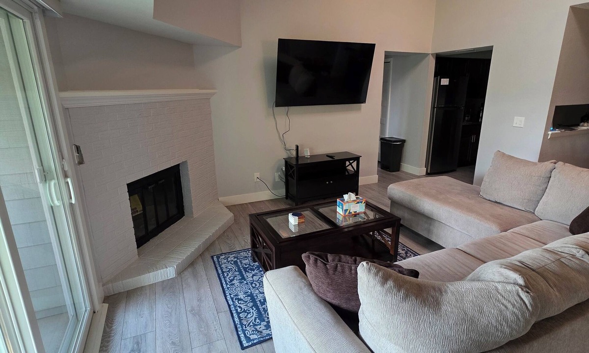 Aurora Condo | Furnished Aurora Condo with 2 Full Bathrooms!