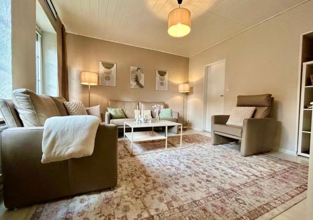 Kiel Apartment | Gästehaus - 2 Bäder, 8 Pers, Parkplatz, Garten, Terrasse