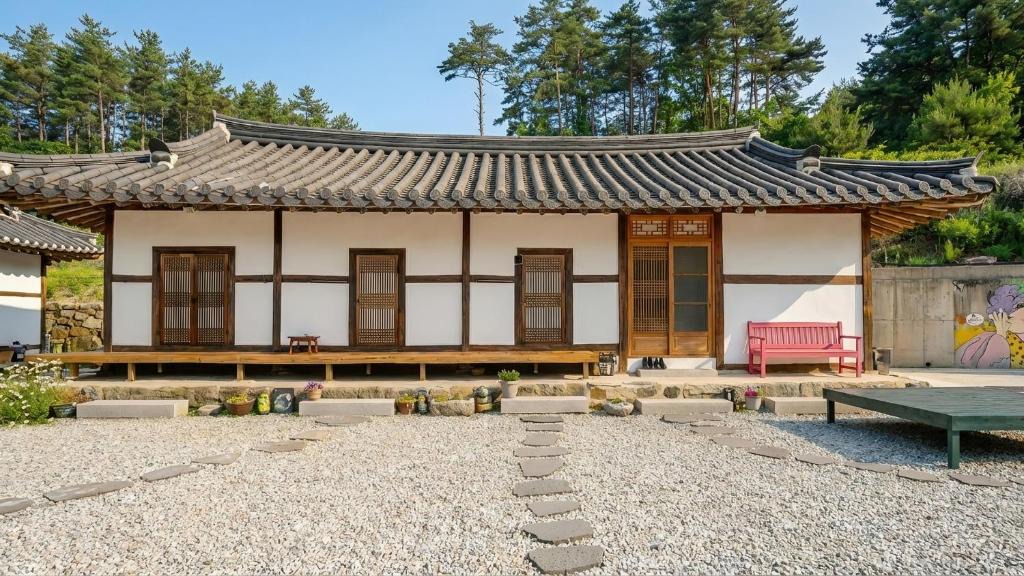 Gangneung House | Gangneung ggabinejip hanok pension