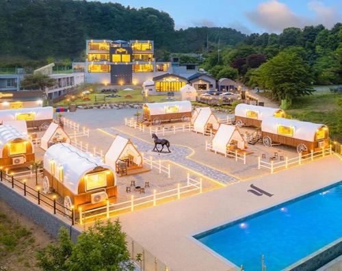 Gapyeong House | Gapyeong JH PoolVilla & glamping