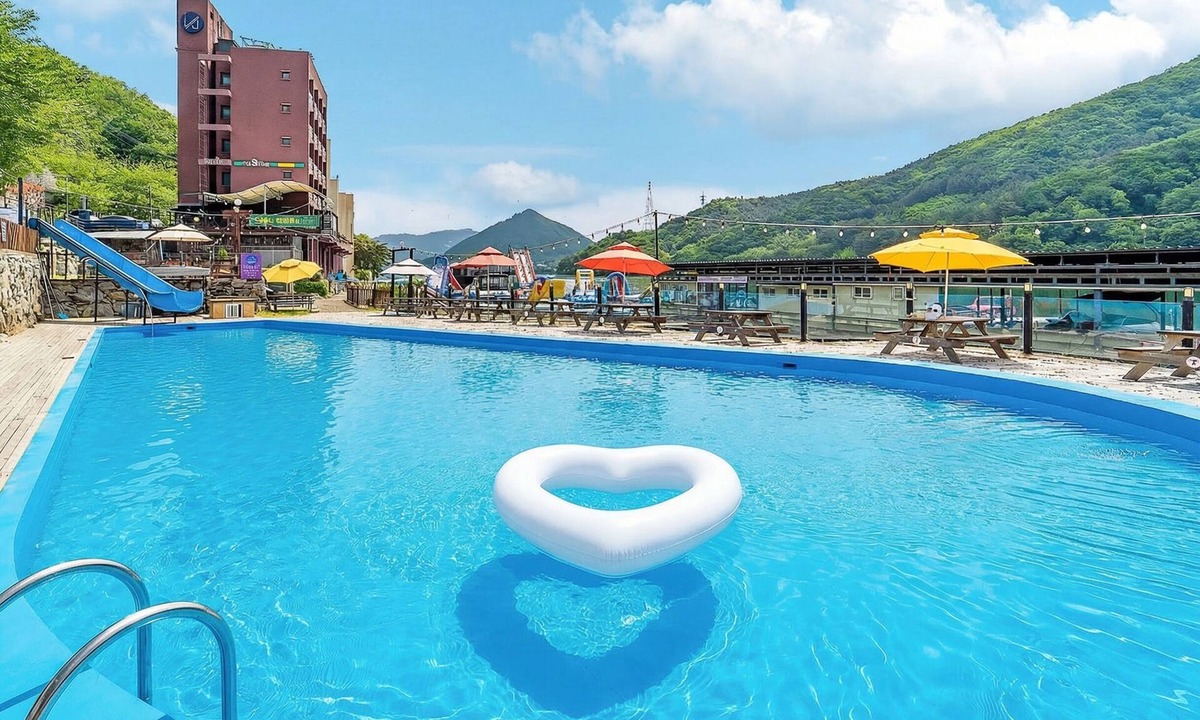 Oeseo House | Gapyeong Leupuang Pension