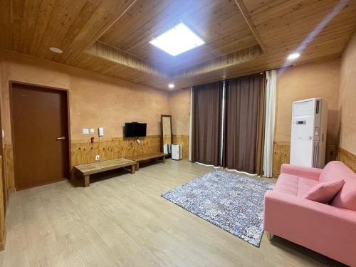 Oeseo House | Gapyeong Pureun Hosu Pension