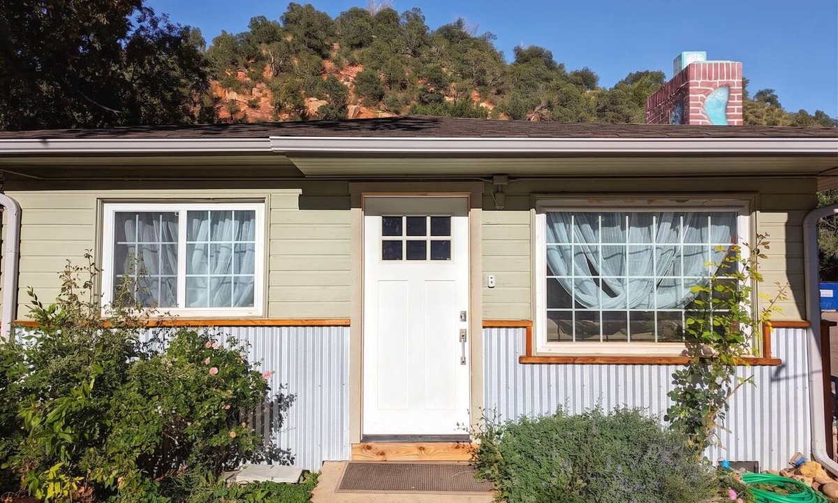 Manitou Springs Historic District House | Garden House | Walk to Downtown Manitou | Sleeps 8