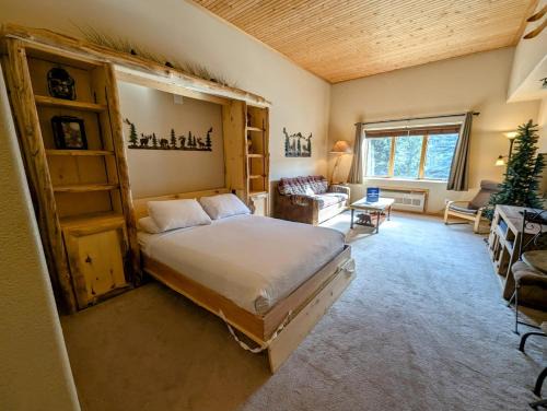 Mountain House House | Gateway Lodge 5062 by SummitCove Lodging in Colorado