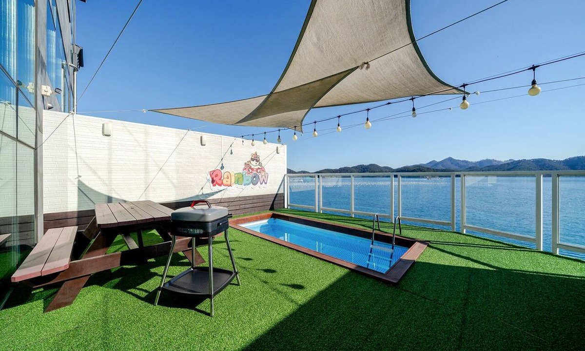 Geoje House | Geoje Rainbow Kids Pool Villa