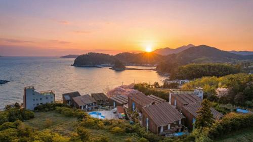 Kungnong House | Geojedo Pilos Ocean View Pension