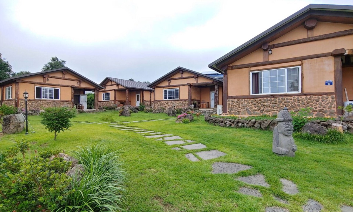 Seogwipo City House | Geumok Log Pension