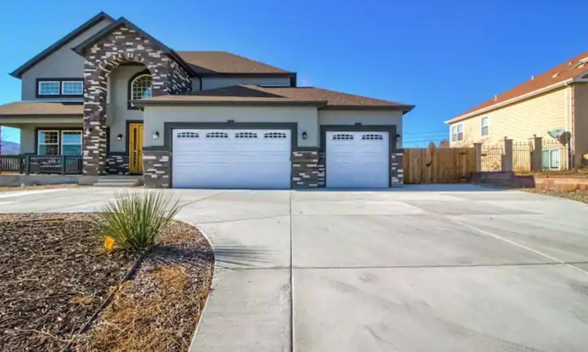 Ken Caryl House | Glamorous 4BR House Perfect for Families & Groups