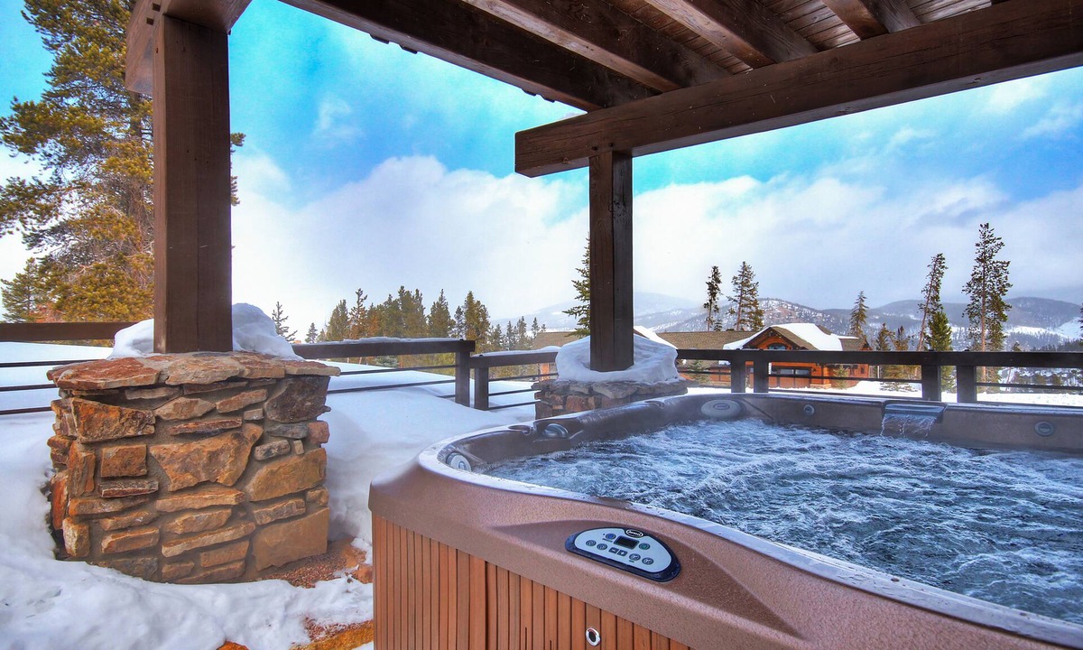 The Highlands House | Gold Run Getaway: Panoramic Views - Spacious Home with Chefs Kitchen