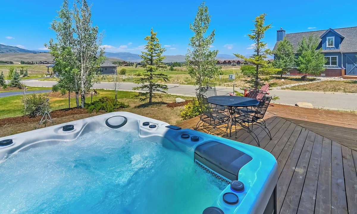 Grand Elk Ranch Cabin | Golf Course Retreat with Hot Tub Dog-Friendly