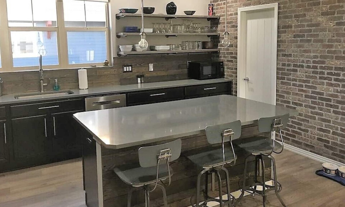Louisville House | Gorgeous, contemporary, open floor plan for your family & pup!