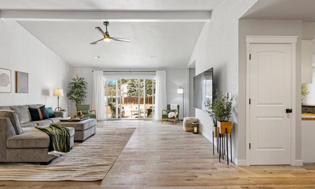 Park Vista House | Gorgeous High End Well Furnished Home · 5/BR Hot Tub - Fire Pit - Air Hockey!