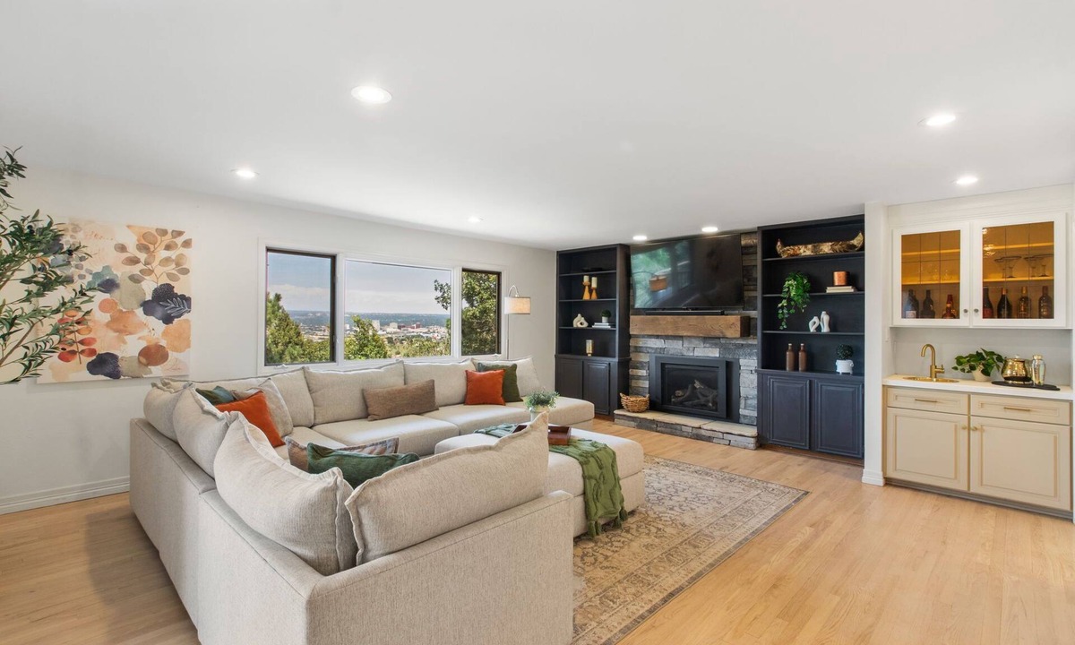 Skyway House | Gorgeous Luxury Home with Views of Balloon Fest, Fireworks Near Broadmoor