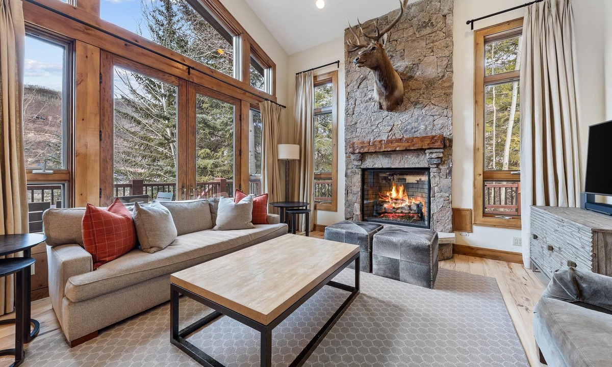 Vail House | Grand Hyatt|Spacious Residence nestled in Cascade Village offers a quick and convenient shuttle ride to Grand Hyatt resort or Chair 20