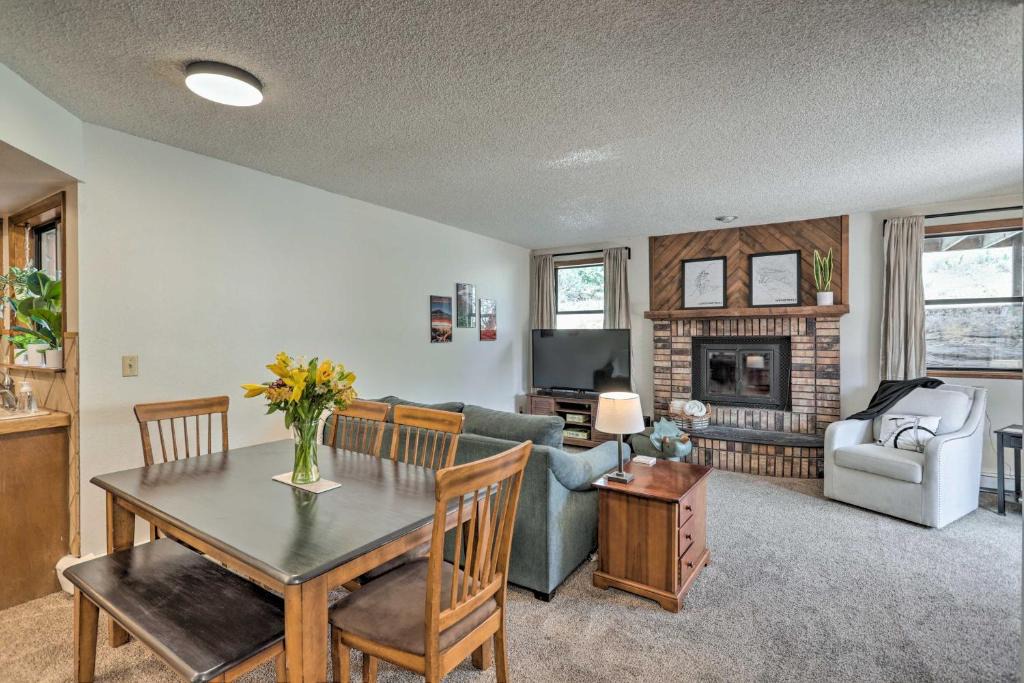 The Ridges House | Grand Junction Townhome ~ 3 Mi to Downtown!