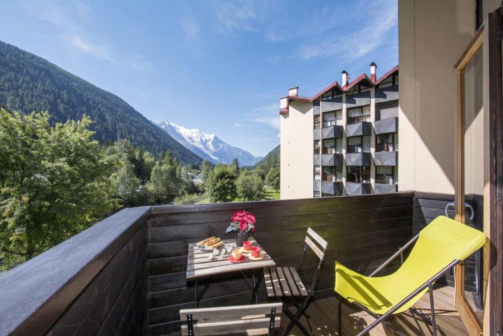 Argentiere Apartment | Grand Roc C112 from Slopes 280m, Mont-Blanc View, Parking & WiFi - Happy Rentals