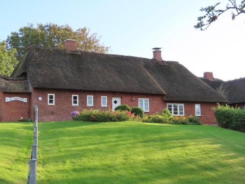Fedderswarf Apartment | Große Warf mit Rasenfläche