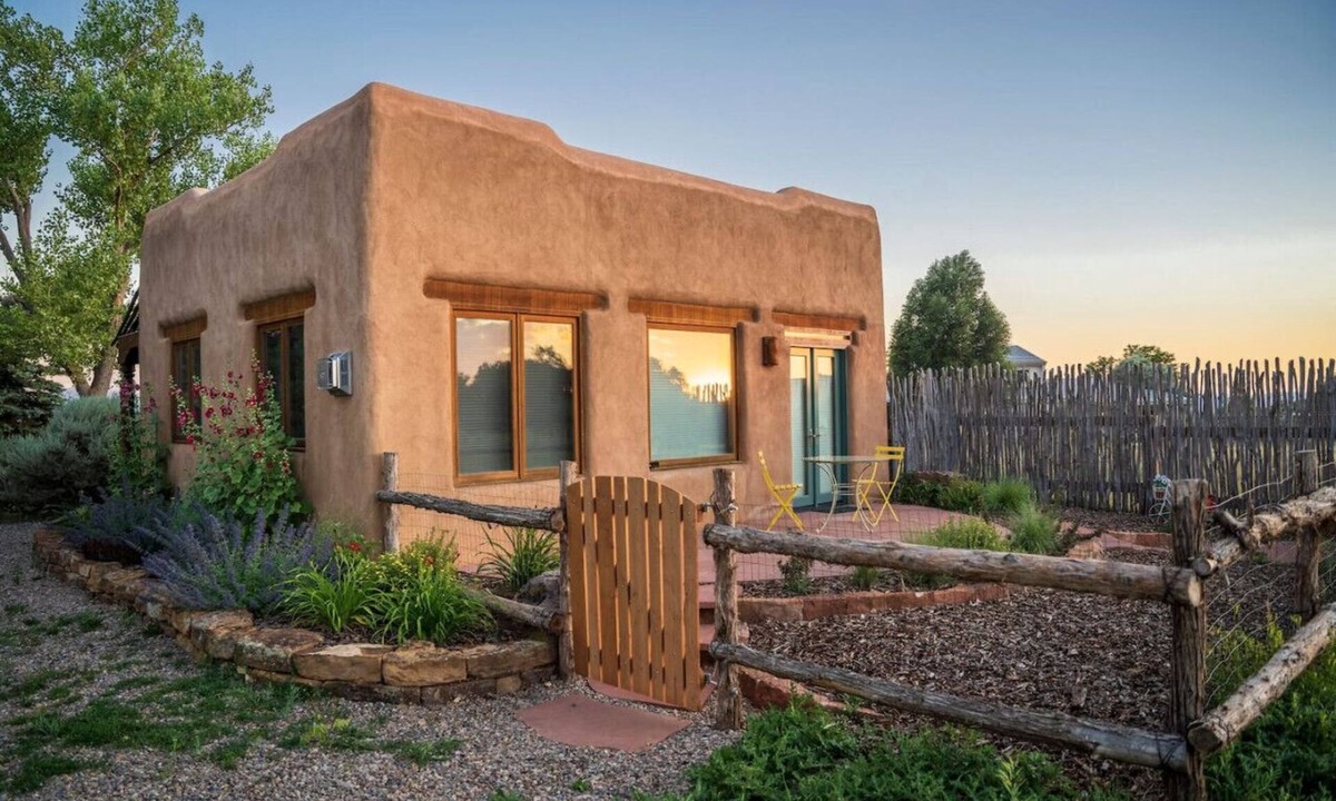 Arroyo Seco House | `Guest house at the base of the Sangre de Cristo Mountains`