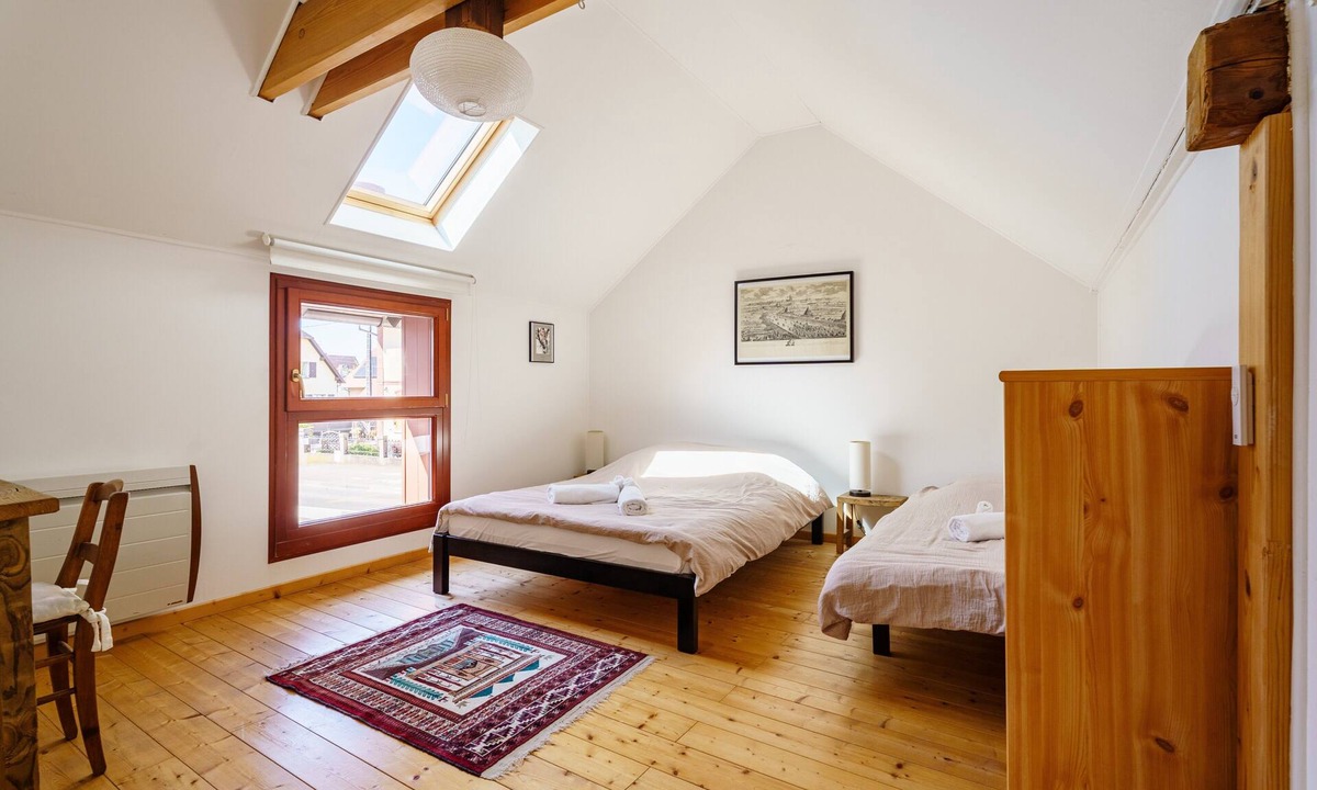 Plobsheim Bed & Breakfast | Guest Room 'Auguste' with Shared Pool