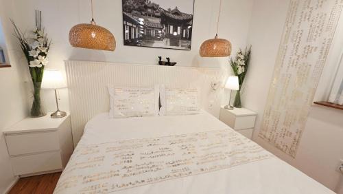 Cheonyeon-dong Apartment | Gyeongbokgung 8 Min by Bus ㅣFree Birthday Anniversary Decor ㅣ Private Apt near a Korean Traditional Market Street Food ㅣ