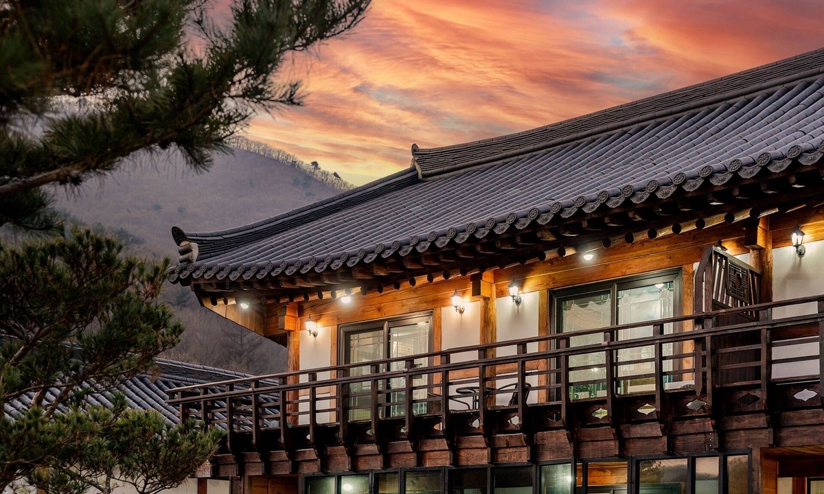 Gyeongju House | Gyeongju Palace Hanok Kids Pool Villa