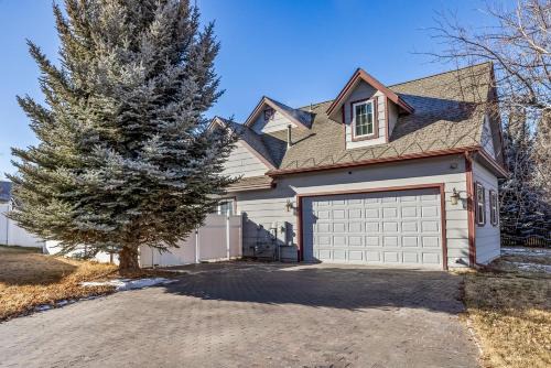 Gypsum House | Gypsum Summer Retreat - 3BR Home Near Trails & Golf