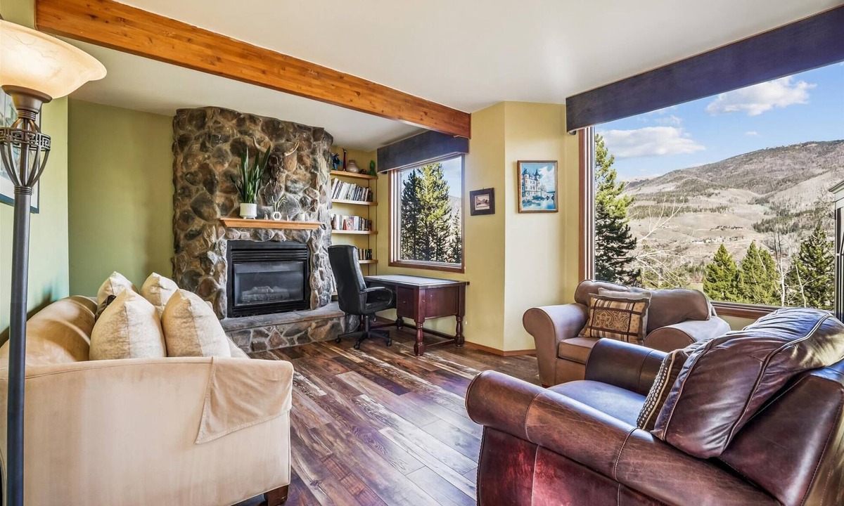 Three Peaks House | Handsome Hollow: Large Silverthorne Townhome-Pet Friendly-New Listing!