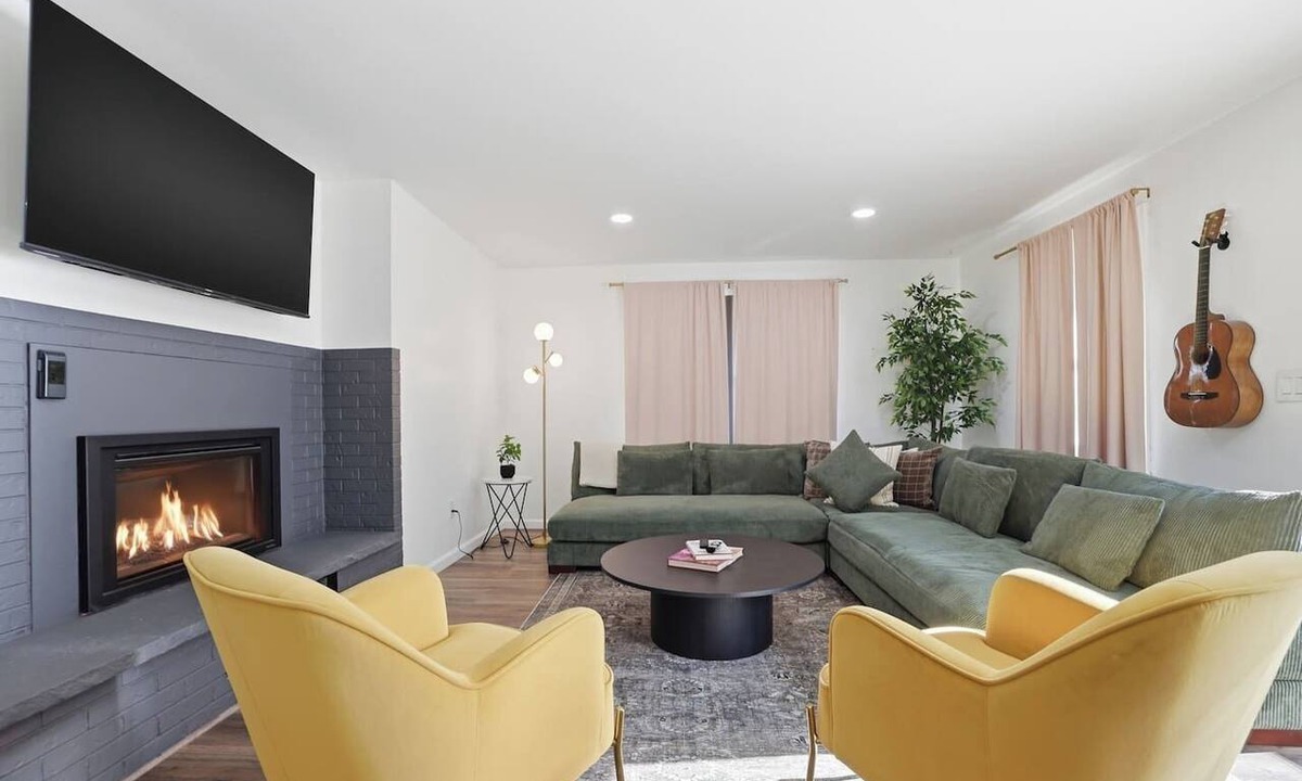 Lamar Heights Area Apartment | Harmony House | Hot Tub | Experiential home