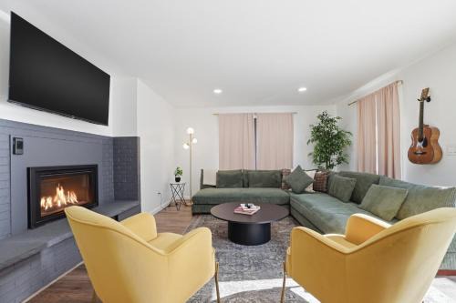 Lamar Heights Area House | Harmony House | Hot Tub | Experiential home