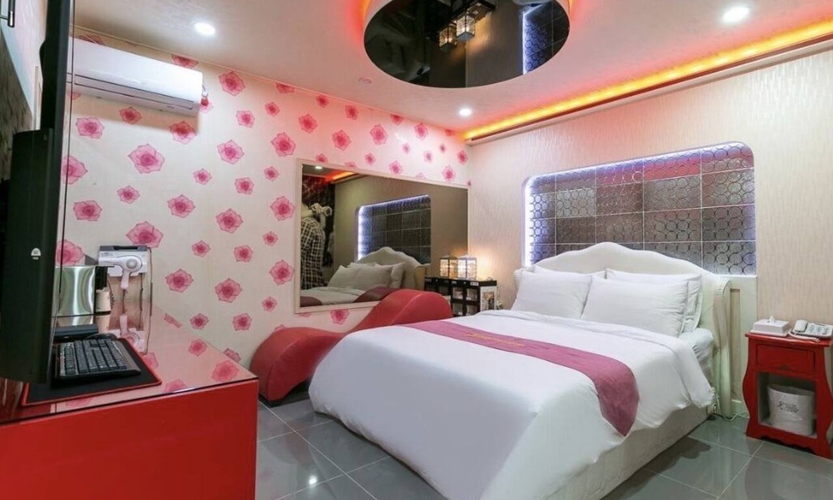 Downtown Hotel | HERA DRIVE IN HOTEL
