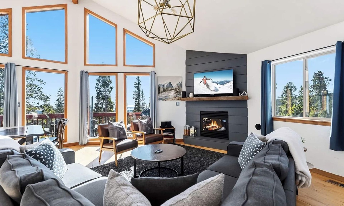 Valley of the Sun Cabin | High Alpine Lodge🍃Stunning views of Pikes Peek🏔️Hot Tub♨️Garage🚙4 Bedrooms🛏️