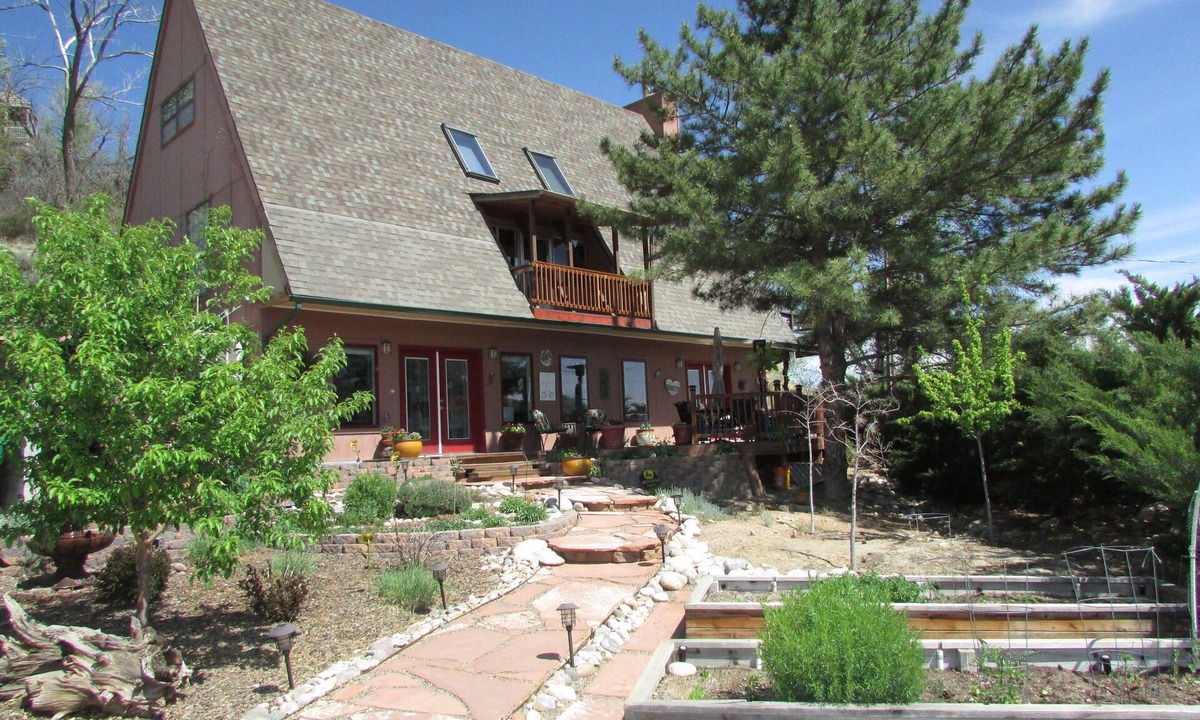 Farmington House | High Desert Perch with views.