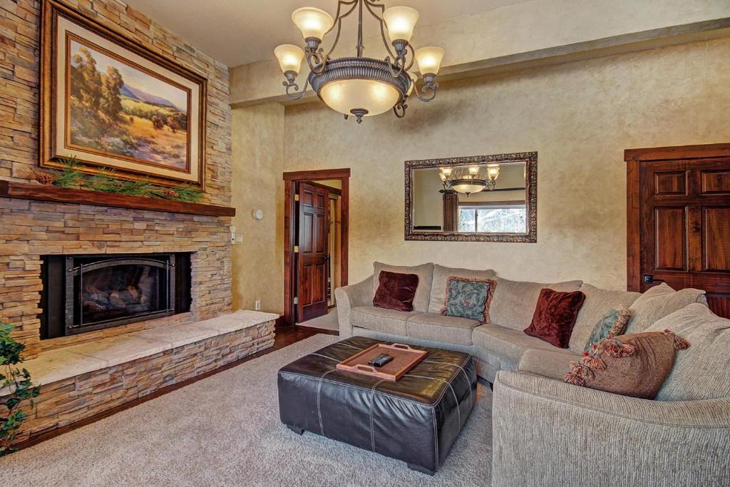 Wellington House | High Point Chateau