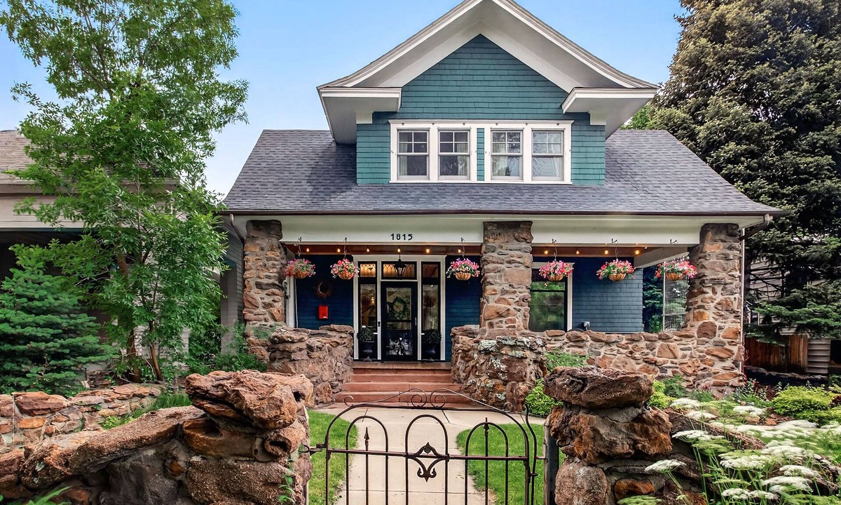 Old North End House | Historic Downtown Home, Sleeps 12, 5 Kings, Hot Tub, Private Courtyard
