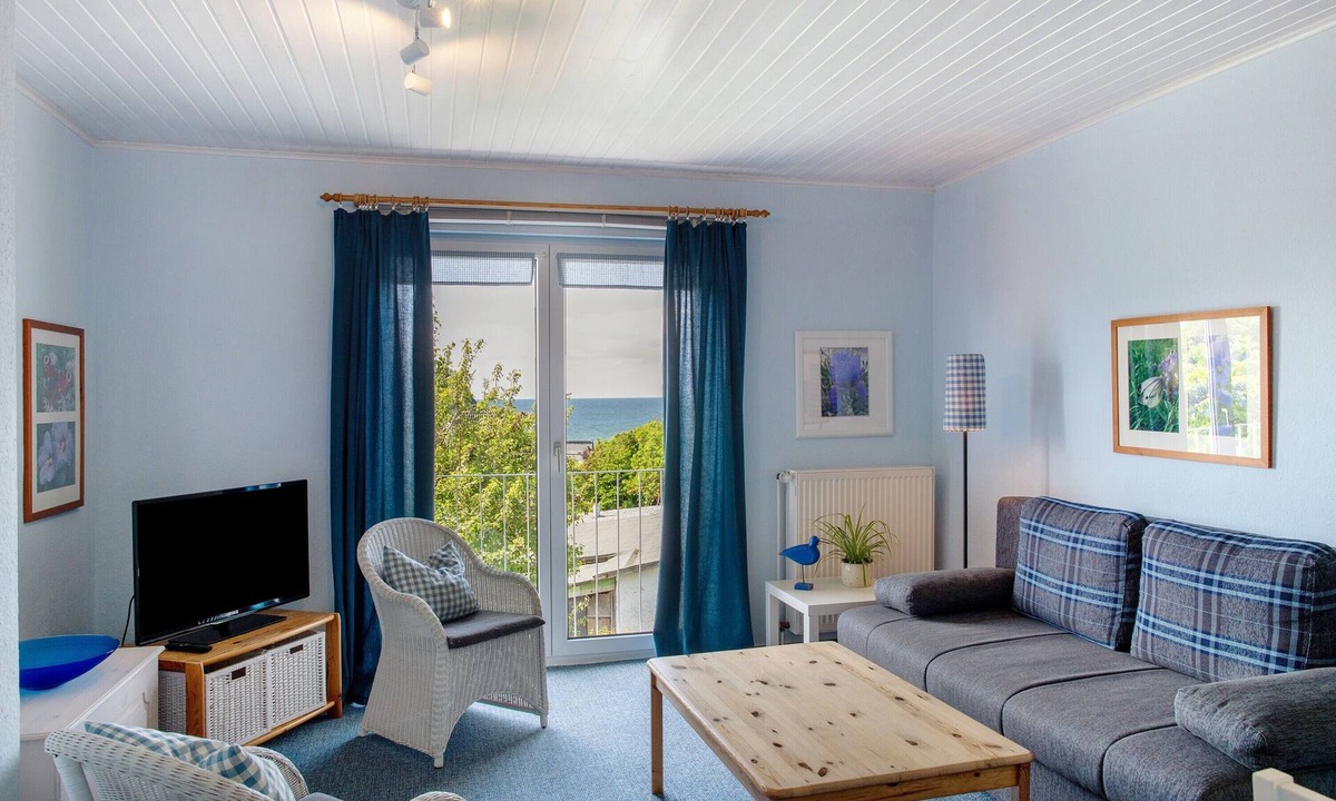 Meschendorf Apartment | Holiday flat 'Möve ABA Apartment 44' with sea view, communal garden and WiFi