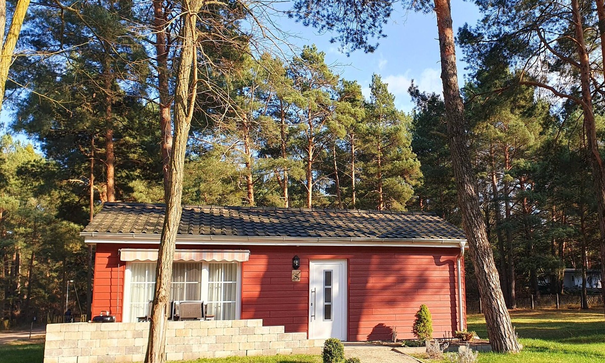Wunsdorf House | Holiday Home 'Eichelhäher' with Private Terrace, Private Garden and Wi-Fi