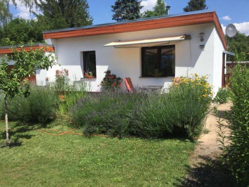 Rangsdorf House | Holiday Home Kleines Ferienhaus in Rangsdorf mit großem Garten by Interhome