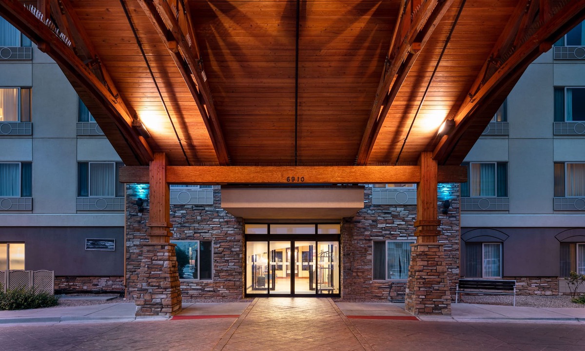 Dupont Hotel | Holiday Inn Express Hotel & Suites Denver Airport by IHG