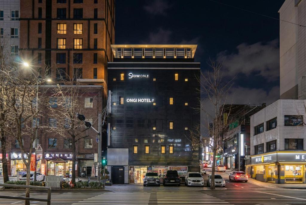 Seogyo-dong Hotel | Hongdae Ongi Hotel 홍대 온기 호텔